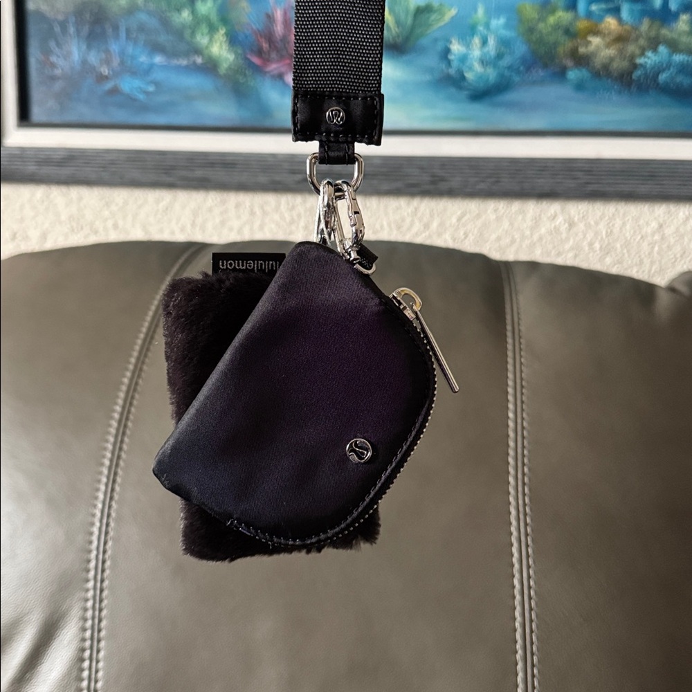 lululemon athletica Dual pouch wristlet fuzzy Black Set - Picture 2 of 5
